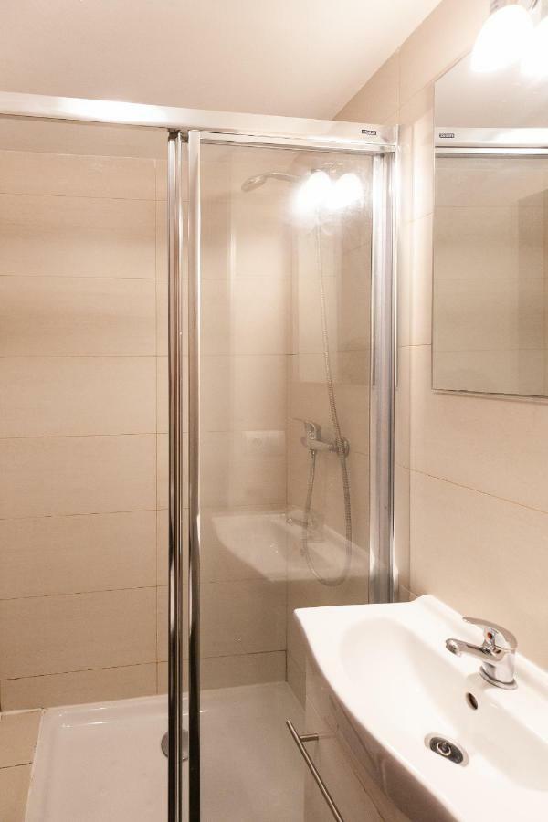 Uhc Mexico I Apartments กัมบริลส์ ภายนอก รูปภาพ
